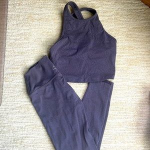 Like new Beyond Yoga matching set. Best selling yoga pants and crop bra top.